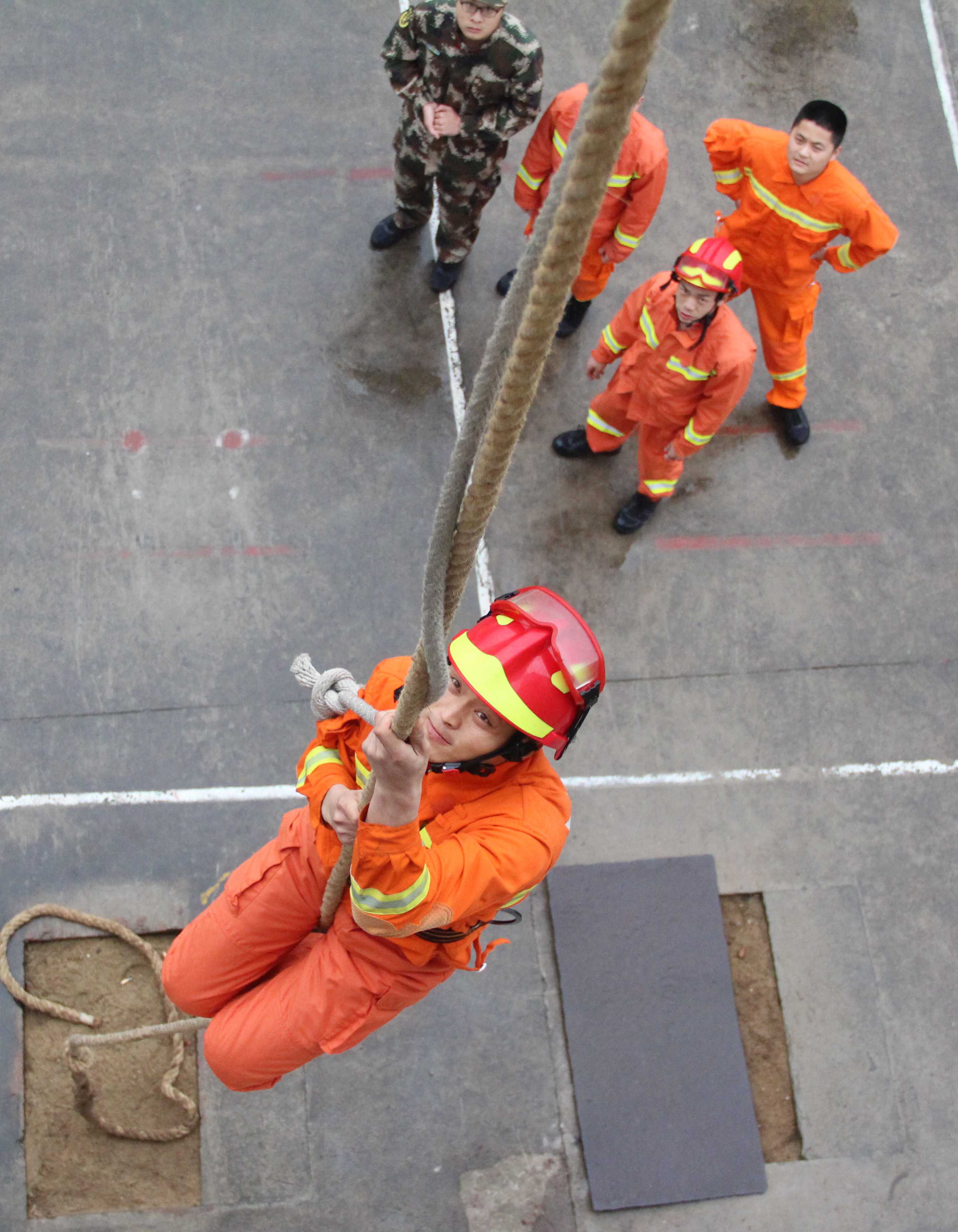 自行车超级杯，姑苏海豚队与三湘铁骑队强势反弹，体能对抗拉满！赛后更衣室沸腾(自行车欧锦赛)