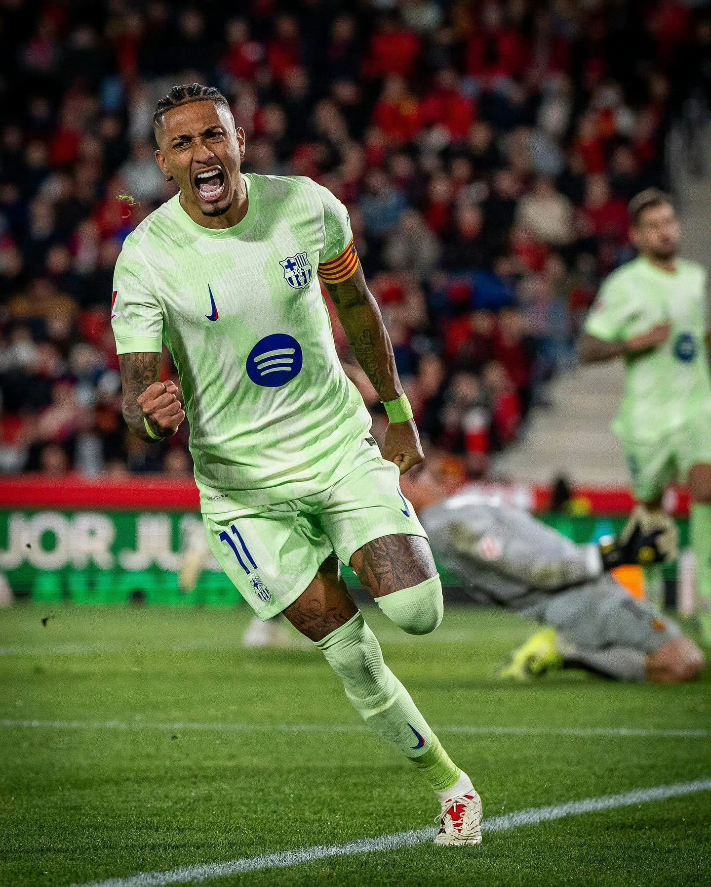 包含巴塞罗那今晚止住颓势，志在西甲名次提升，气氛紧张，赛季目标并未改变的词条