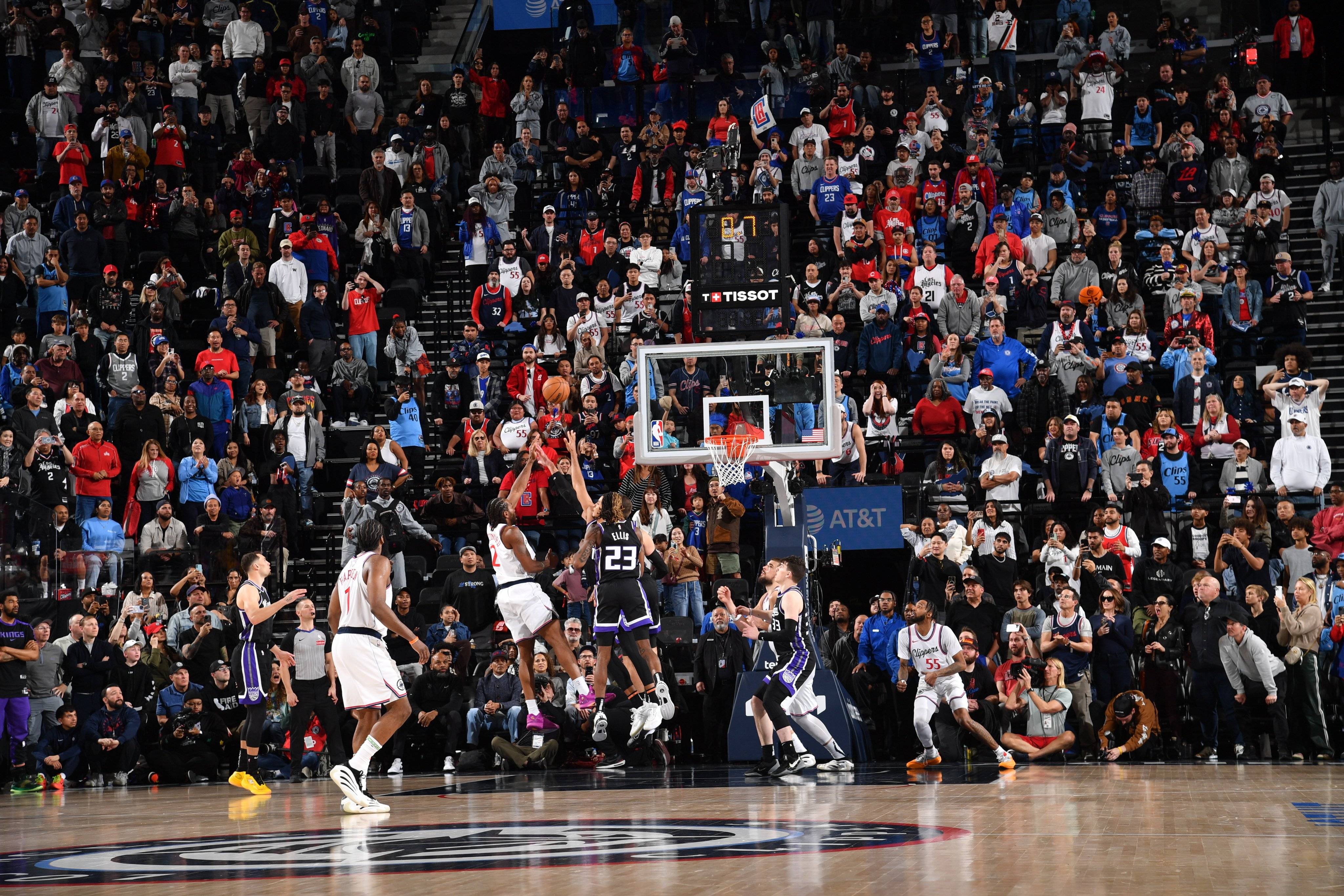 包含清晨欧冠传出新动向,上海海港绝杀压哨,管理层表态:球迷炸锅,轮换策略成焦点的词条 包含清晨欧冠传出新动向,上海海港绝杀压哨,管理层表态:球迷炸锅,轮换策略成焦点的词条