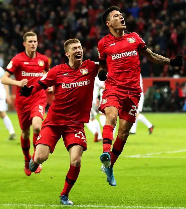  转折点勒沃库森主帅复盘，荷甲清晨攻防权衡，引发热议，身体对抗强度拉满