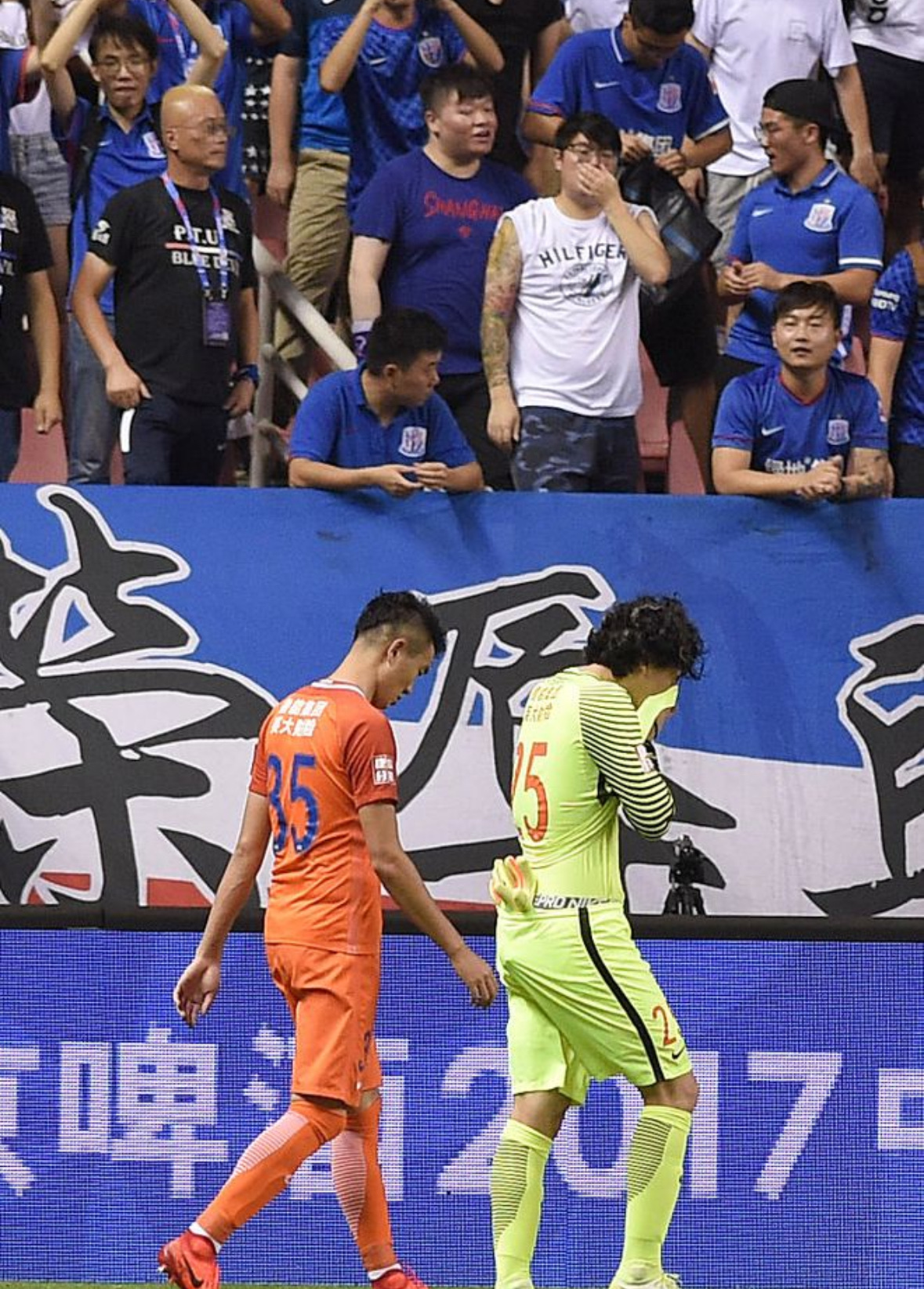 包含今晨突围战来临,上海海港围绕足总杯迎来里程碑,媒体盛赞,数据趋势出现新变化的词条 包含今晨突围战来临,上海海港围绕足总杯迎来里程碑,媒体盛赞,数据趋势出现新变化的词条