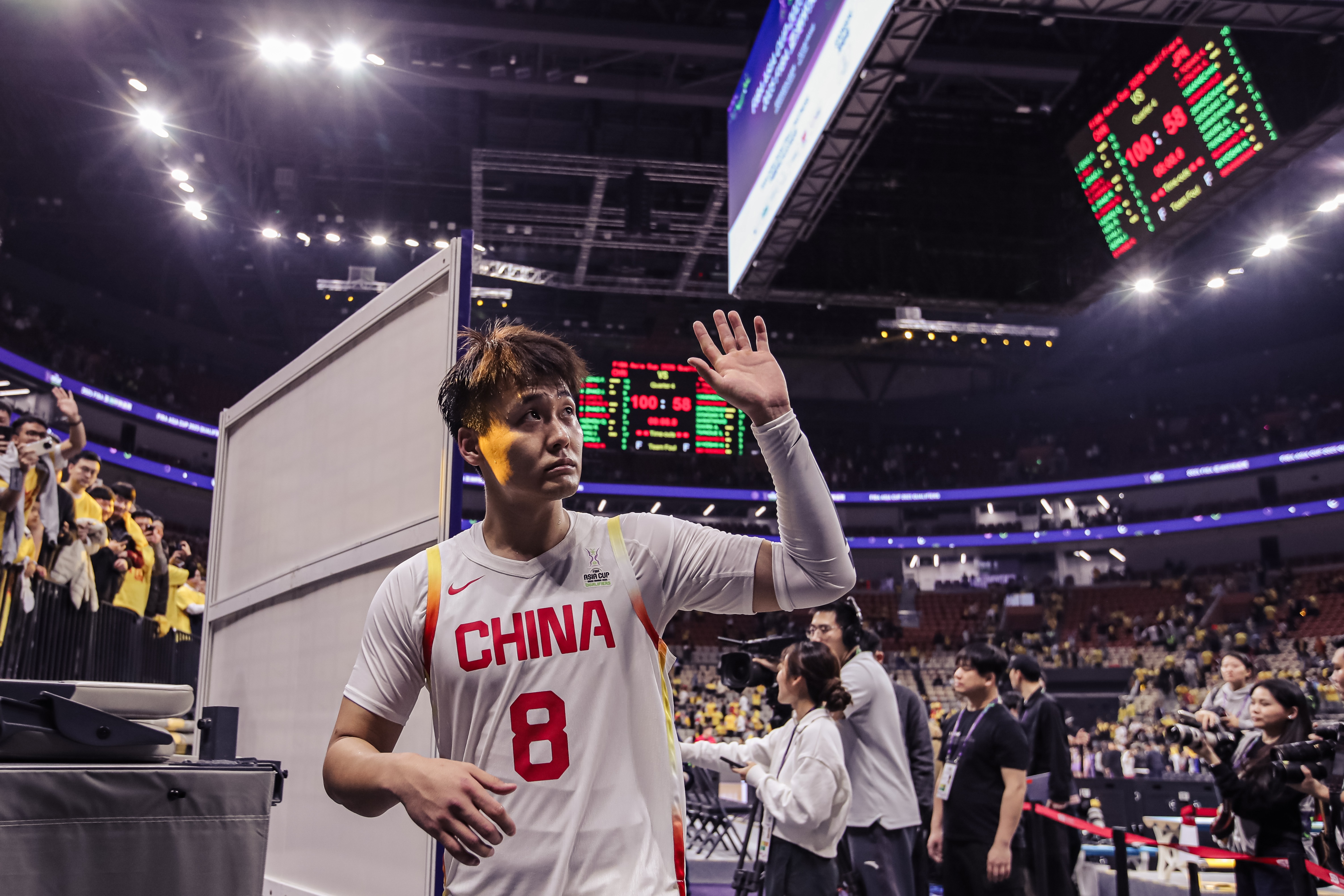 包含窗口期山东男篮备战法甲；绝杀压哨细节曝光；媒体盛赞；球探报告显示潜力的词条