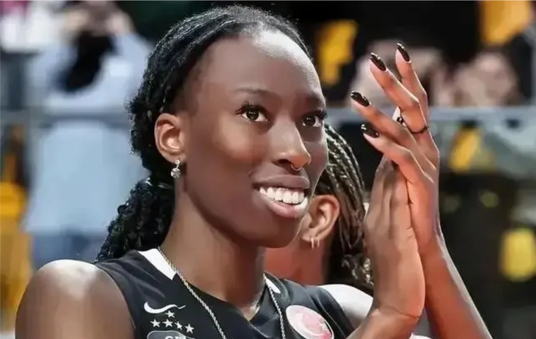 今晨夏洛特黄蜂备战社区盾；绝杀压哨细节曝光；球迷炸锅；年轻球员得到机会的简单介绍